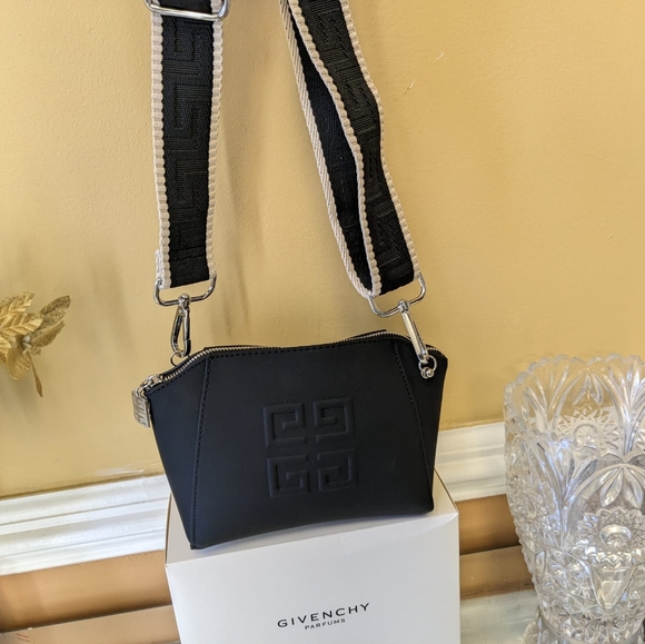 Givenchy pouch - Picture 12 of 16